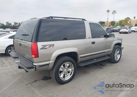 1999 Chevrolet Tahoe из США, поврежденный, VIN 3GNEK18R1XG150981